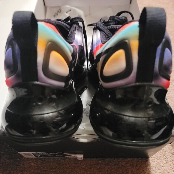 Nikes (women) - Picture 4 of 5